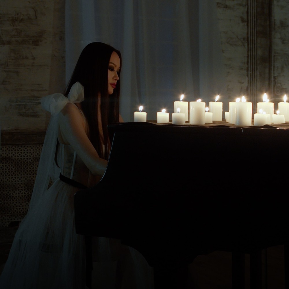 NEW VIDEO «KISS THE RAIN»
