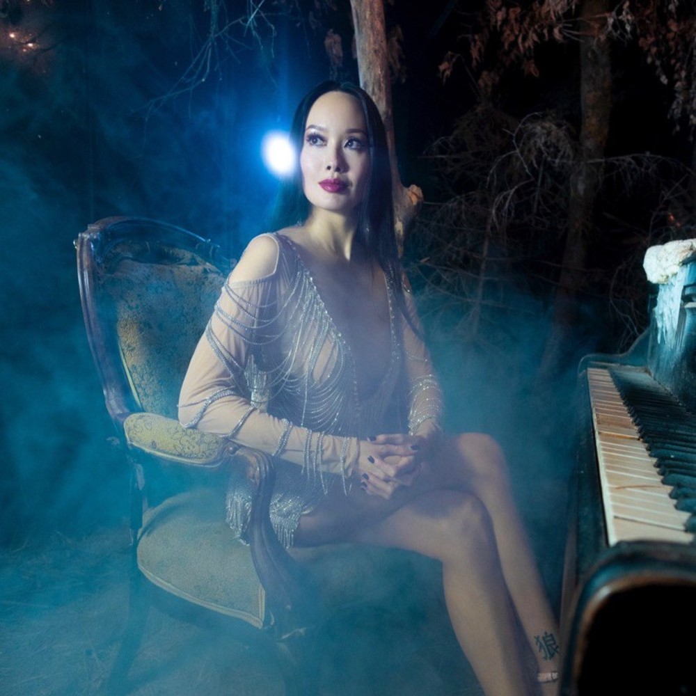PREMIERE OF THE «SNOW WALKER» MUSIC VIDEO FOR VIKI LEE’S NEW SINGLE